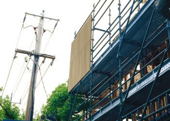 How to construct scaffolding near power lines?